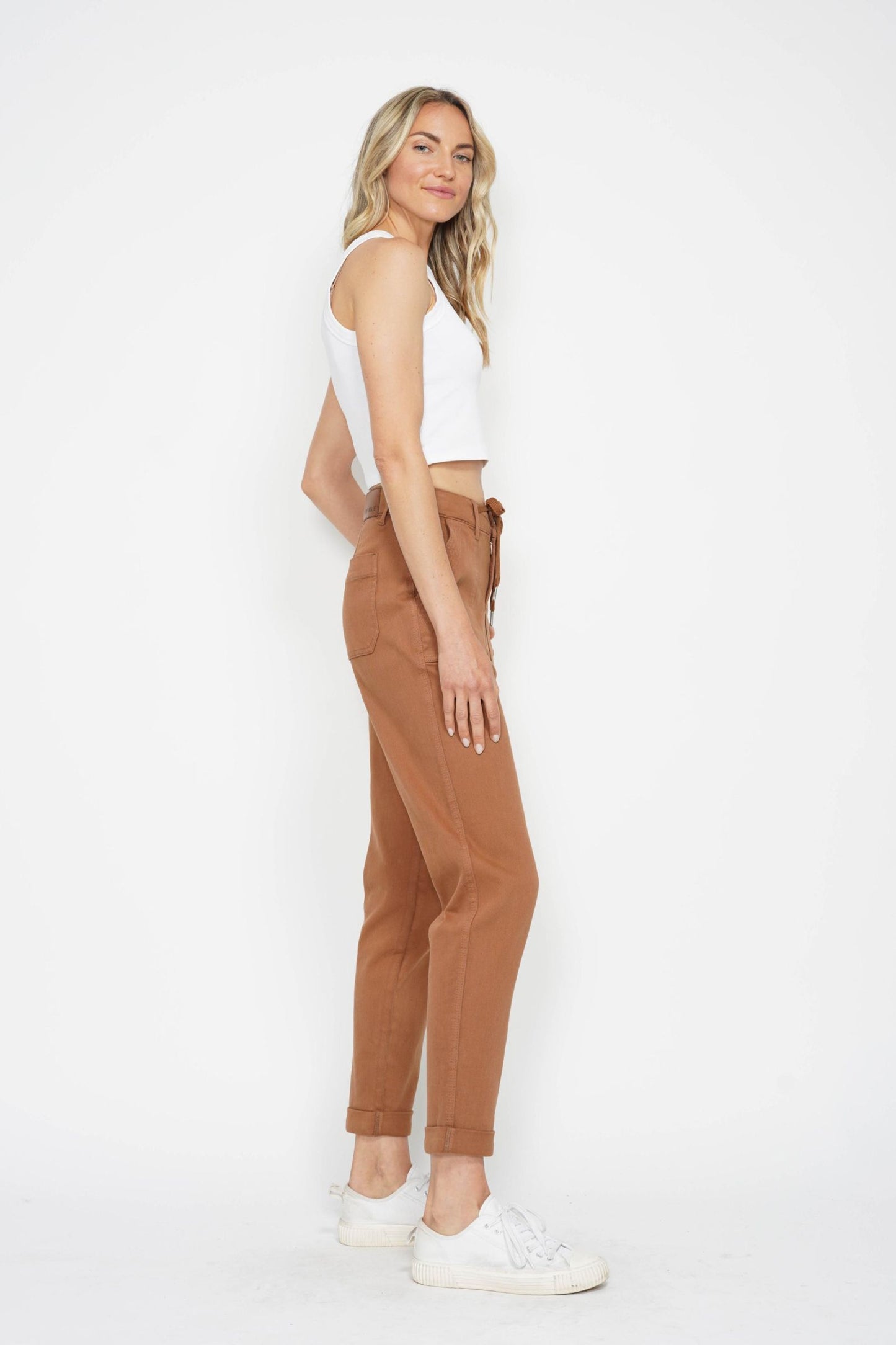 Judy Blue The Harper Relaxed Fit High Waist Cuffed Jogger in Camel
